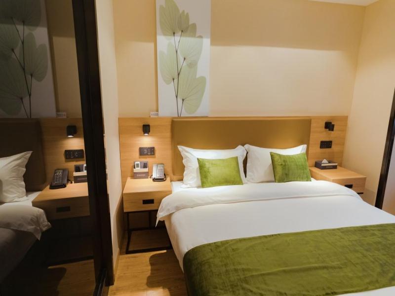 Greentree Huangxing Park Subway Station Express Hotel