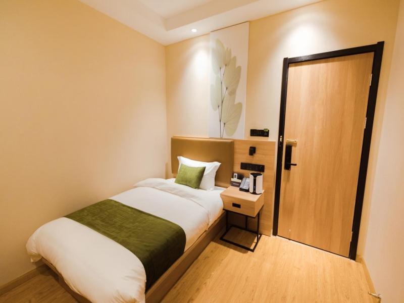 Greentree Huangxing Park Subway Station Express Hotel 3*
