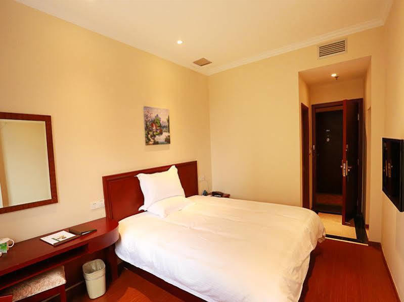 Greentree Huangxing Park Subway Station Express Hotel 3*